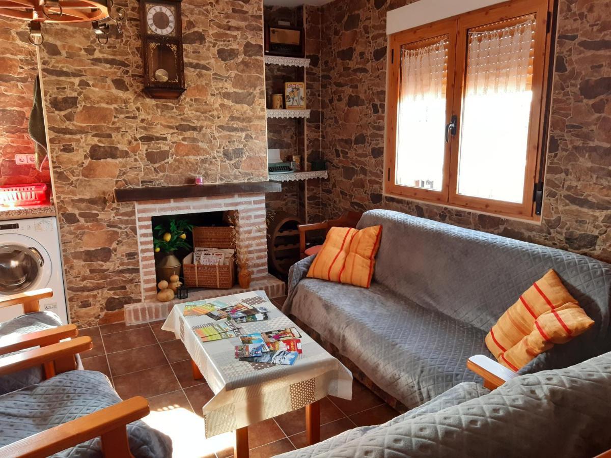 Casa Rural Mi Descanso Valdefuentes de Sangusín 외부 사진